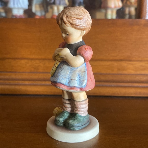 💛TM8 ‘A Stitch in Time’ Hummel Goebel #255 4/0 - Picture 2 of 7